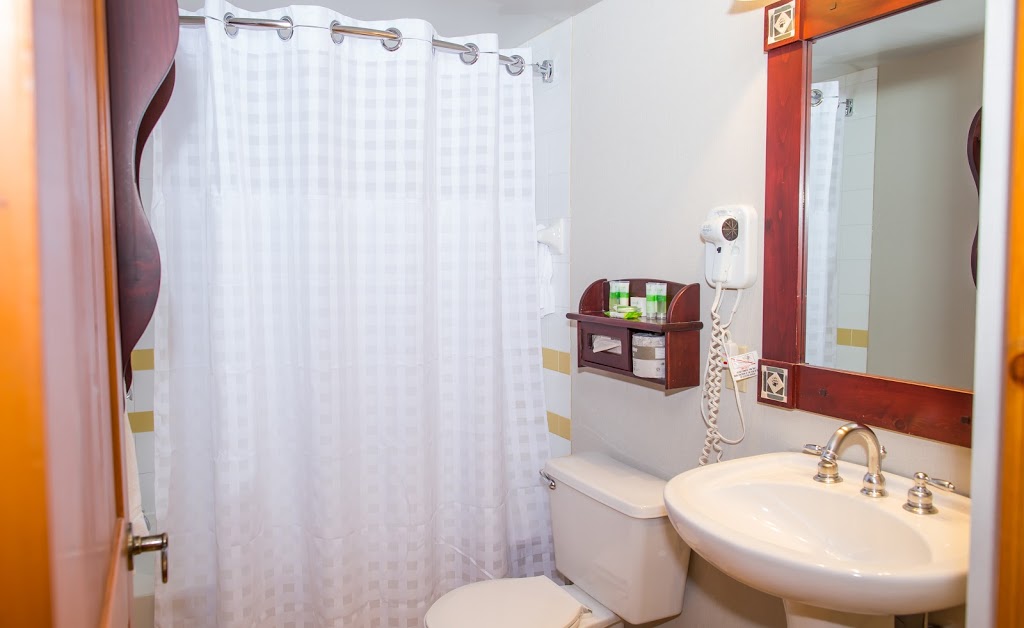 Lodge de la Montagne | 140 Chemin au Pied de la Montagne, Mont-Tremblant, QC J8E 3M2, Canada | Phone: (819) 681-4466