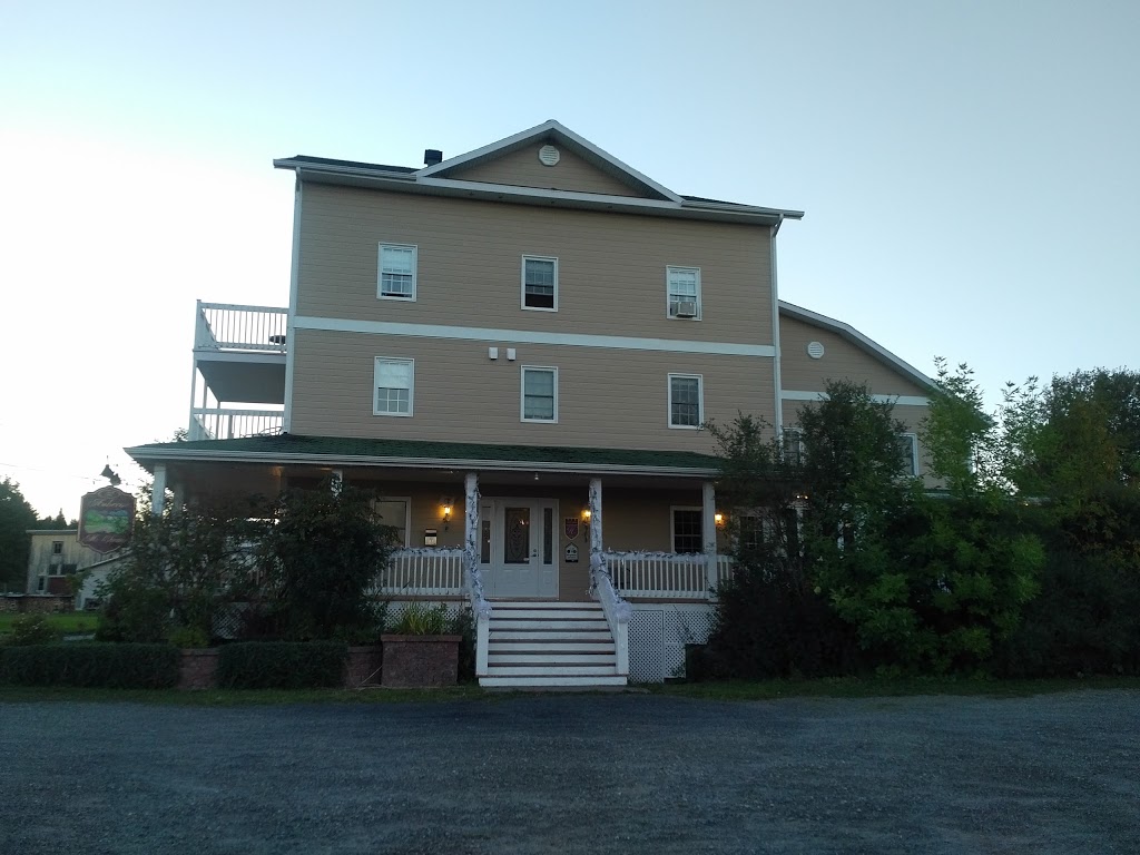 Auberge Mi-Chemin | 32 Rue de Broughton Station, Saint-Pierre-de-Broughton, QC G0N 1T0, Canada | Phone: (418) 427-2267