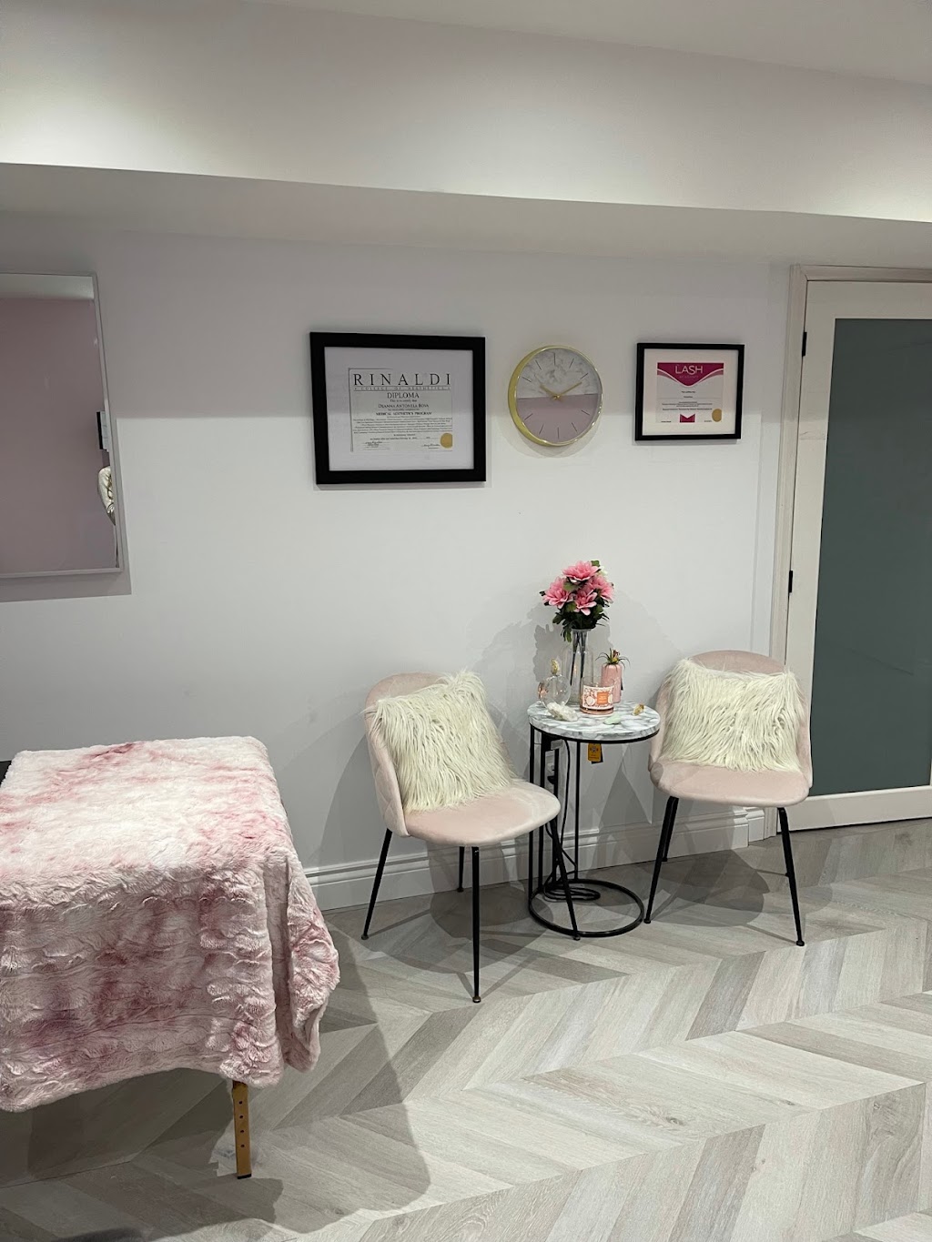des divine beauty | 1090 Ralston Lp, Innisfil, ON L9S 0J9, Canada | Phone: (289) 380-0694