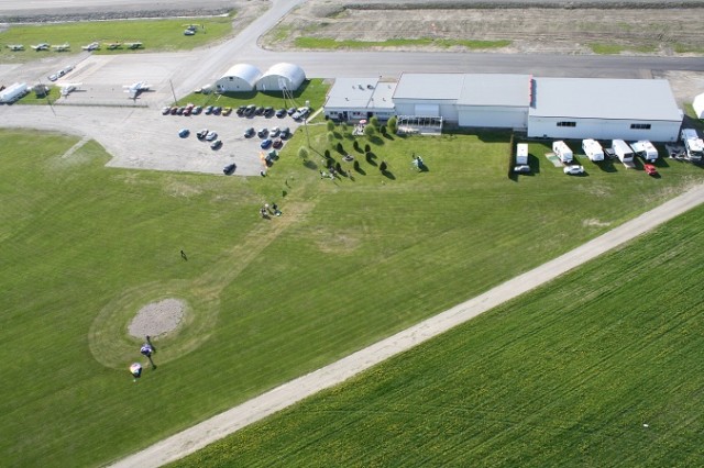 Parachute Victoriaville | 406 Rte de lAéroport, Victoriaville, QC G6T 0R5, Canada | Phone: (819) 752-4297