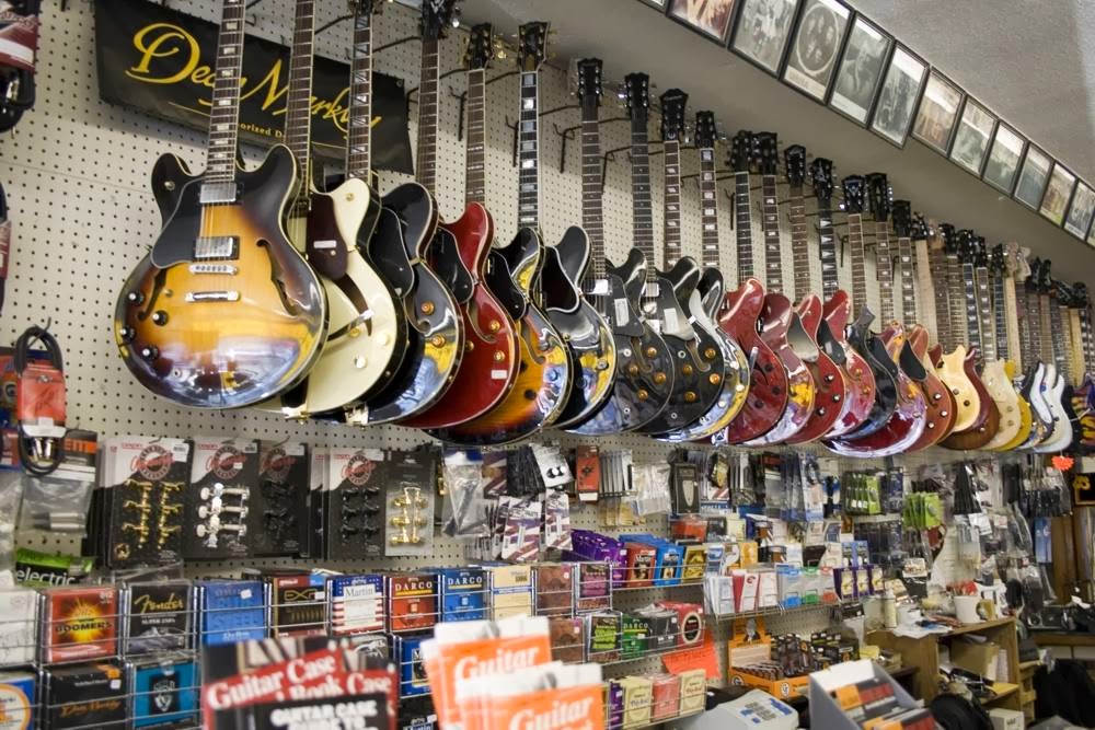 Lillos Music | 10848 82 Ave NW, Edmonton, AB T6E 2B3, Canada | Phone: (780) 433-0138