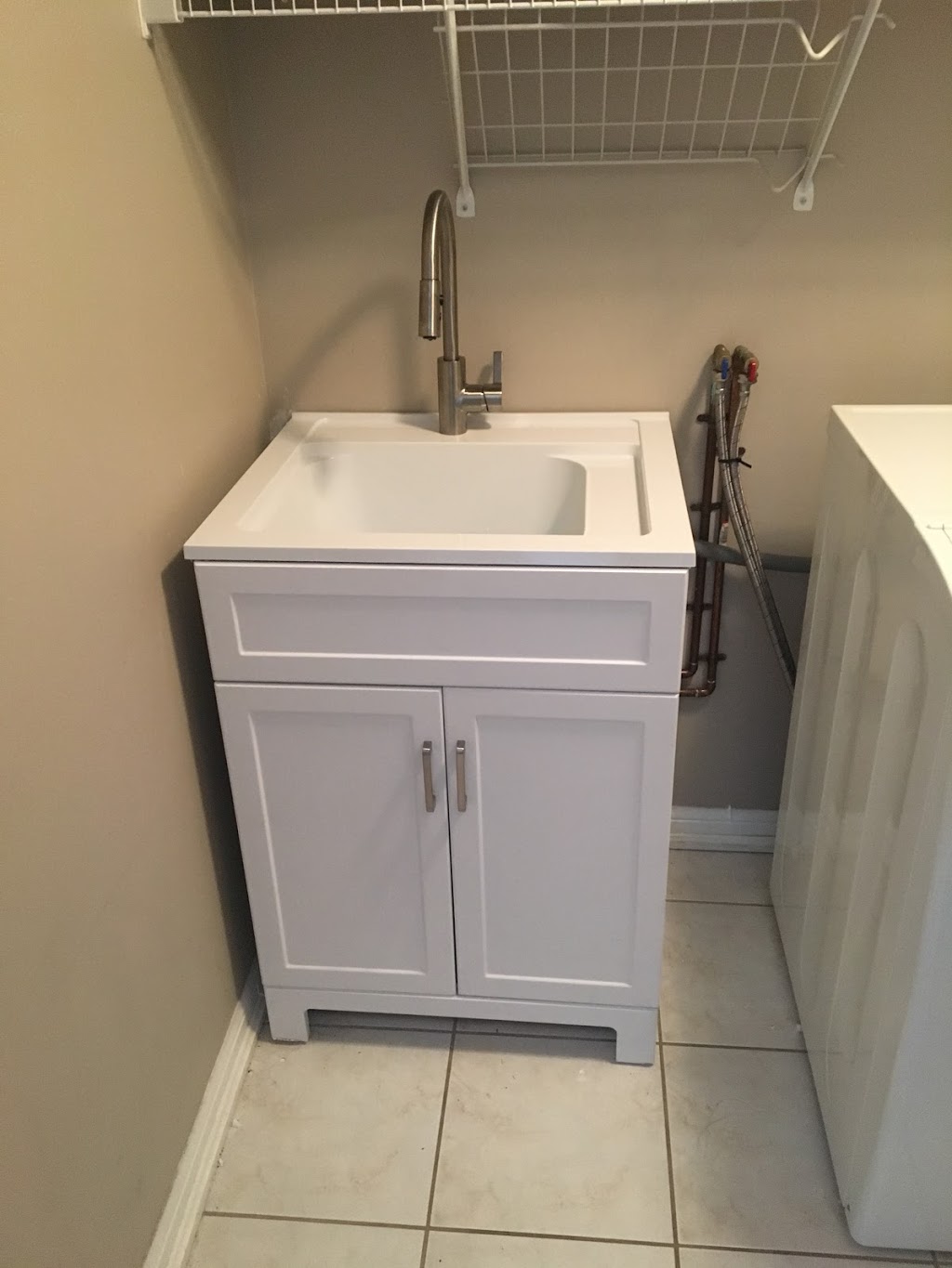 Chris Handyman Service | 82 Kirkland Pl, Whitby, ON L1P 1X1, Canada | Phone: (647) 454-3761