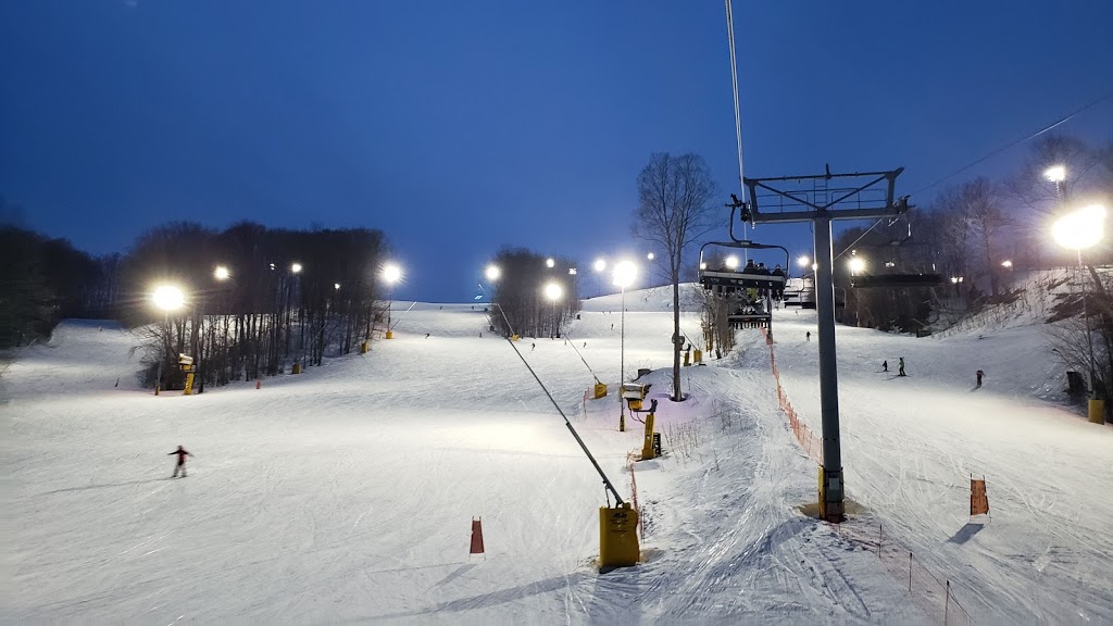 Mount St. Louis Moonstone | R.R.4, 24 Mt St Louis Rd W, Coldwater, ON L0K 1E0, Canada | Phone: (705) 835-2112