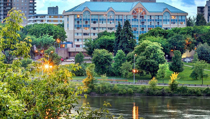 Four Seasons Restaurant & Lounge | 924 Spadina Crescent E, Saskatoon, SK S7K 3H5, Canada | Phone: (306) 667-6064