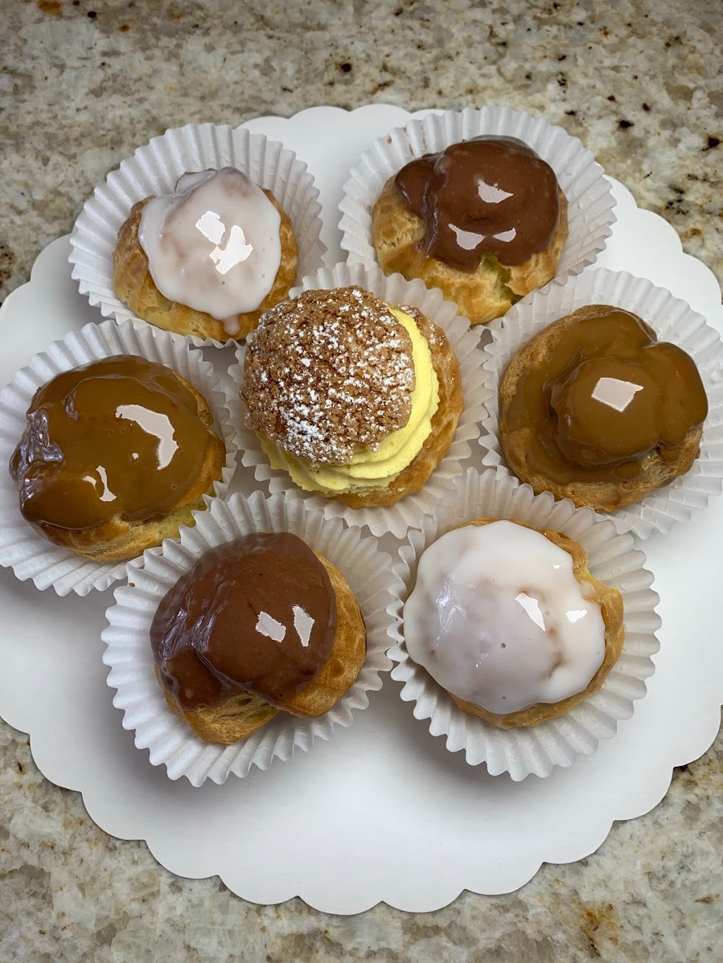 Aux gourmandises de Gerard | 491 Rue Régaud, Québec, QC G1C 6B2, Canada | Phone: (581) 443-2253