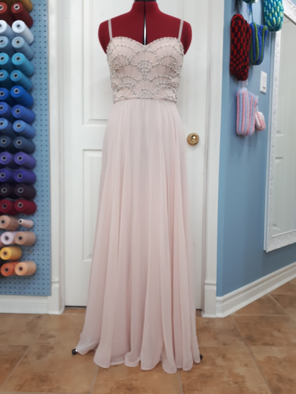 La couturière du coin Joliette | 56 Rue Verdan, Saint-Charles-Borromée, QC J6E 6S8, Canada | Phone: (450) 394-3740