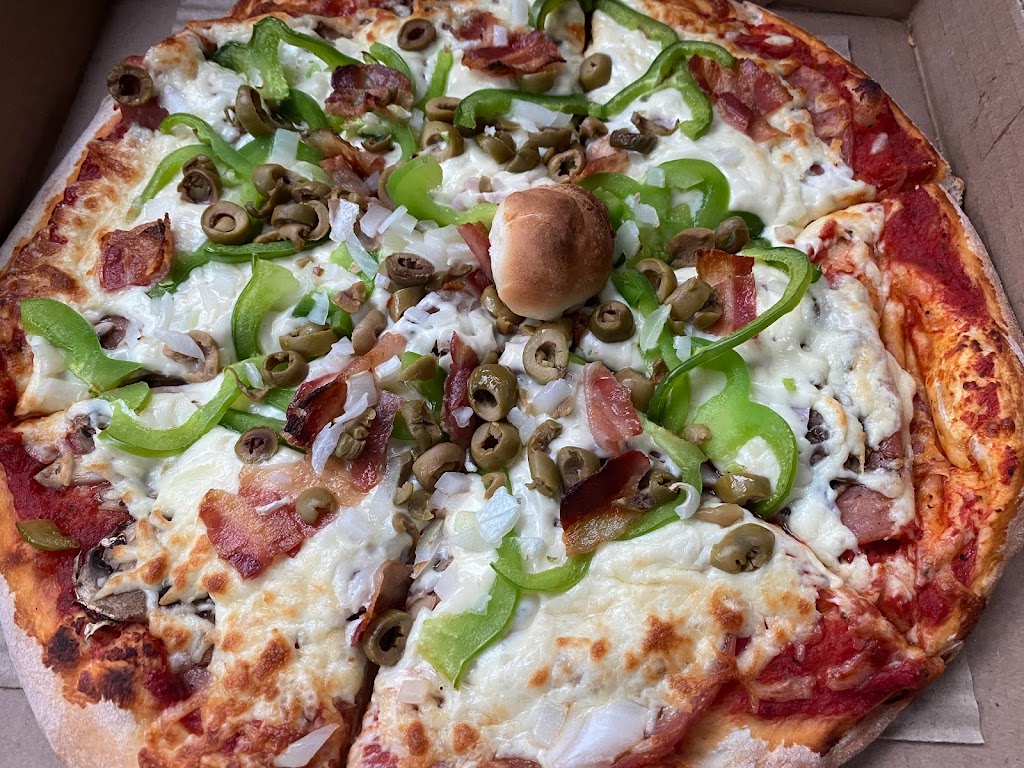 La Pizzeria | 17 Dundas St W, Napanee, ON K7R 1Z3, Canada | Phone: (613) 354-3361
