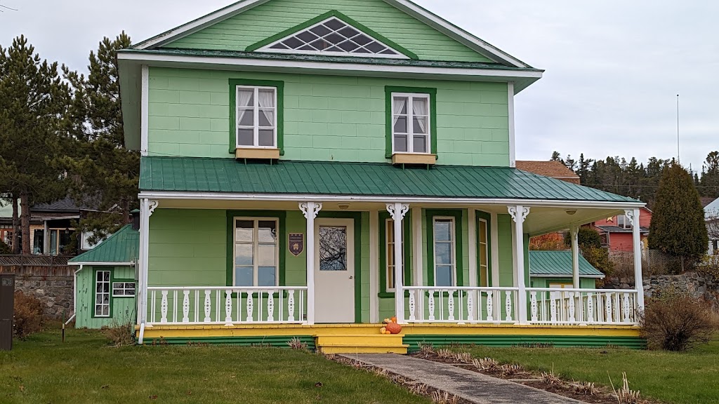 La Maison Tremblay | 131 Rue du Bord de lEau, Tadoussac, QC G0T 2A0, Canada | Phone: (418) 235-4606