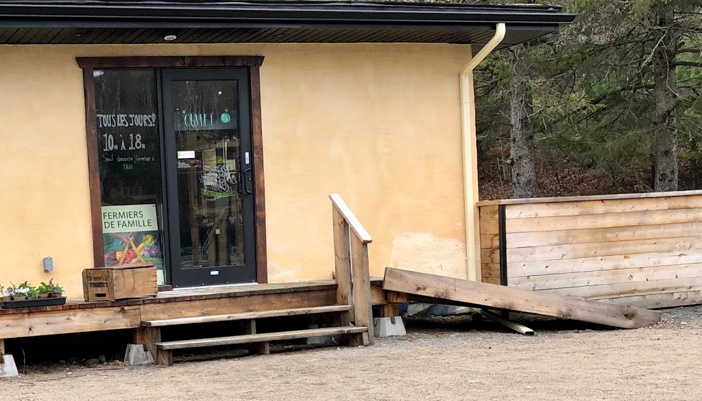 Marché et bistro fermiers aux petits oignons | 1842 QC-117, Mont-Tremblant, QC J8E 2Y2, Canada | Phone: (819) 429-6789