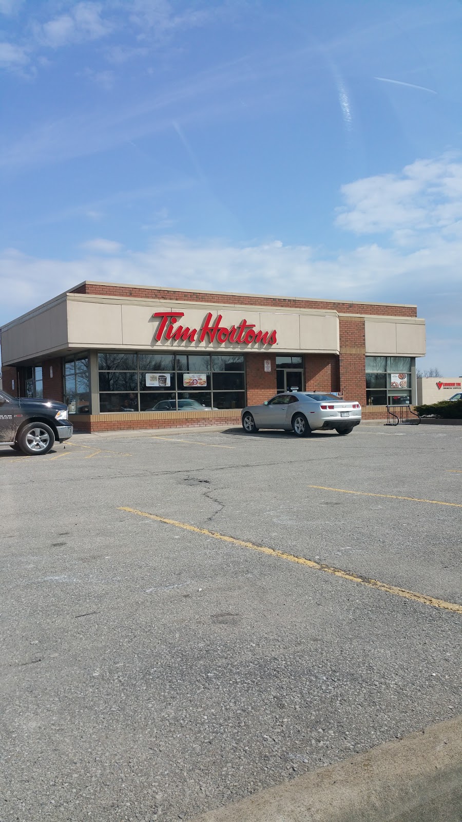Tim Hortons | 990 E Main St, Welland, ON L3B 3Z3, Canada | Phone: (905) 788-1952