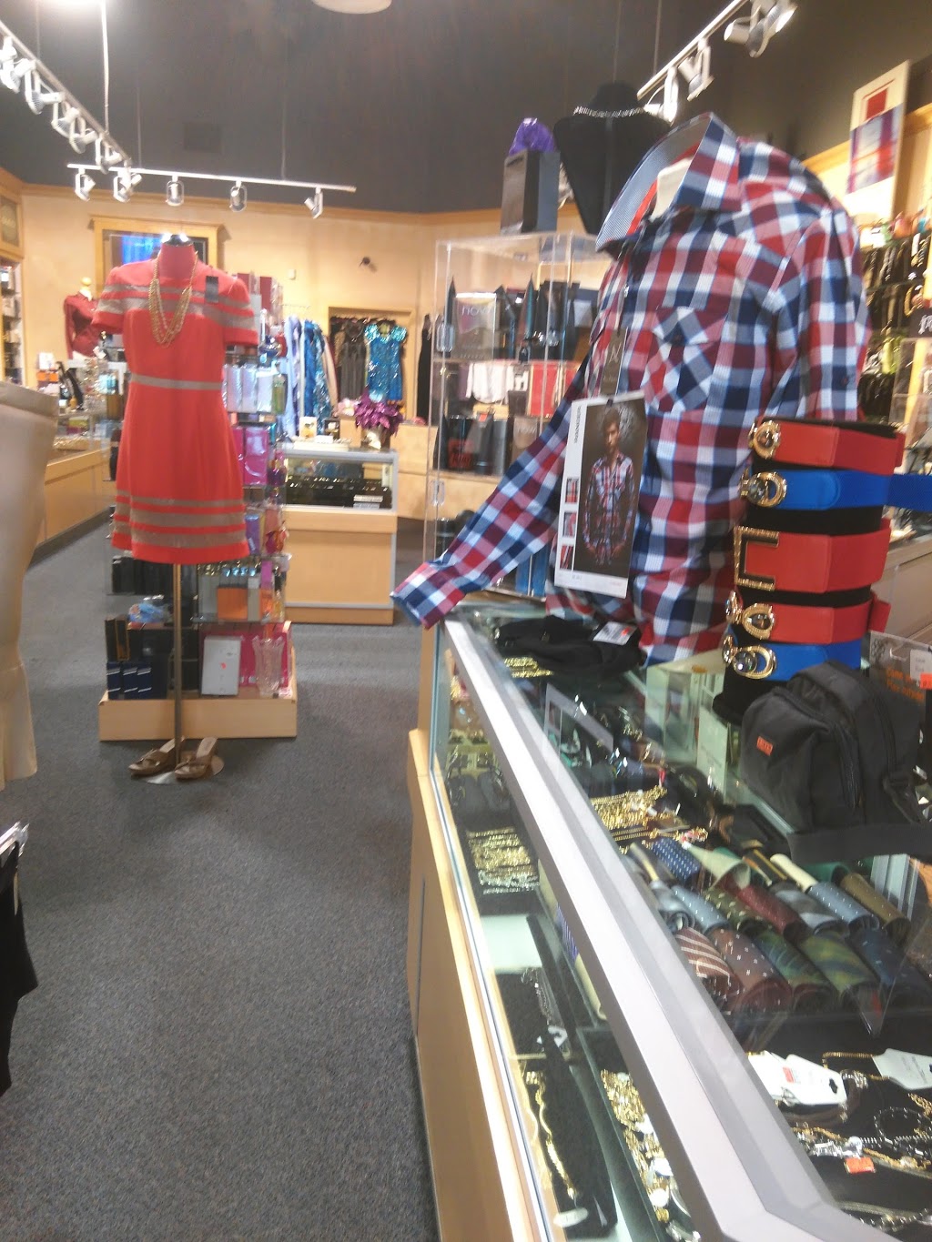 Windsor Crossing Premium Outlet Mall | 1555 Talbot Rd, Windsor, ON N9H 2N2, Canada | Phone: (519) 972-7111
