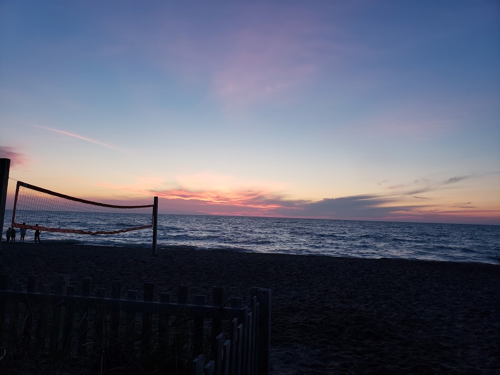 Willie’s Beach Bar | 85 Main St W, Grand Bend, ON N0M 1T0, Canada | Phone: (519) 238-6460