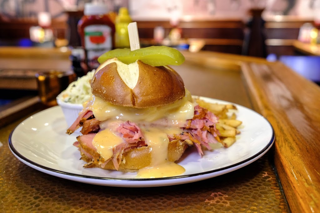 Nickels Deli Restaurants | 1600 Boulevard le Corbusier, Laval, QC H7S 1Z2, Canada | Phone: (450) 681-8737