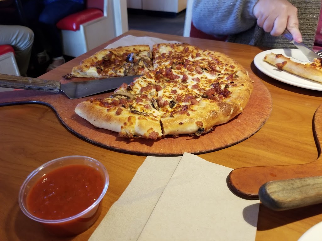 Pizza Hut | 1 Commerce Rd, Lindsay, ON K9V 5Y3, Canada | Phone: (705) 324-7591