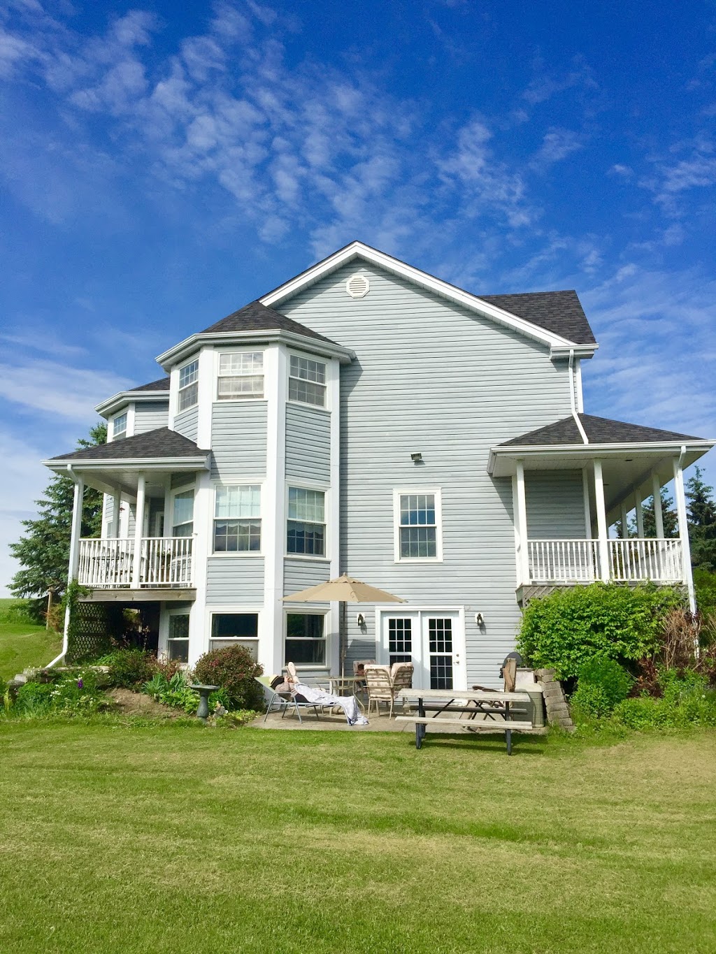 Smallpond Bed and Breakfast | 1Z1, 585546 Dufferin County Rd 17, Orangeville, ON L0N 1S6, Canada | Phone: (519) 925-6569
