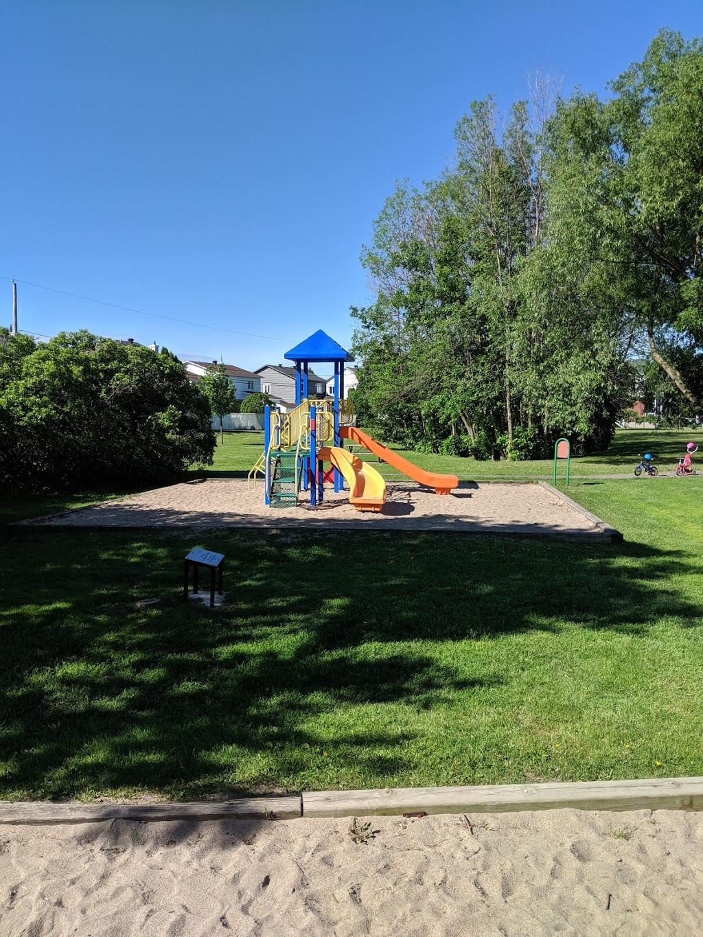Parc du Frère-Ulysse-Baron | 545 Avenue de la Mennais, La Prairie, QC J5R 1B7, Canada | Phone: (450) 659-1393