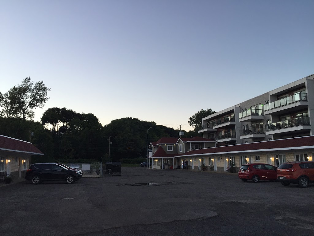 Motel Olympic | 3878 Boulevard Sainte-Anne, Québec, QC G1E 3M3, Canada | Phone: (418) 667-8716