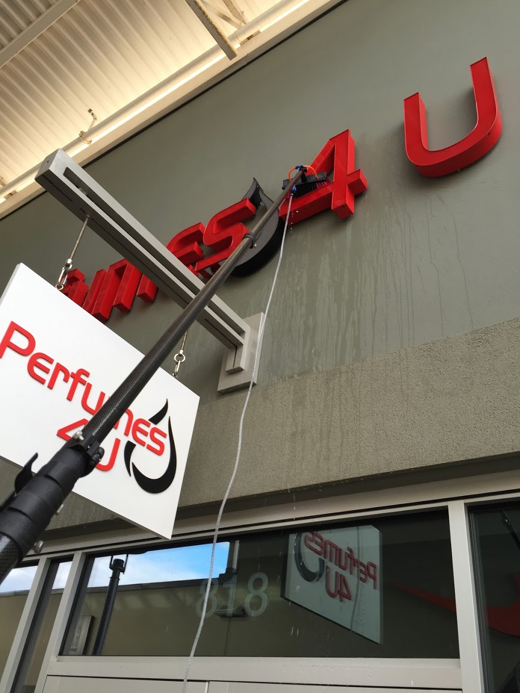 Troy Window Cleaning | 1387 Waverly Ave, Oakville, ON L6L 2S4, Canada | Phone: (416) 918-2610