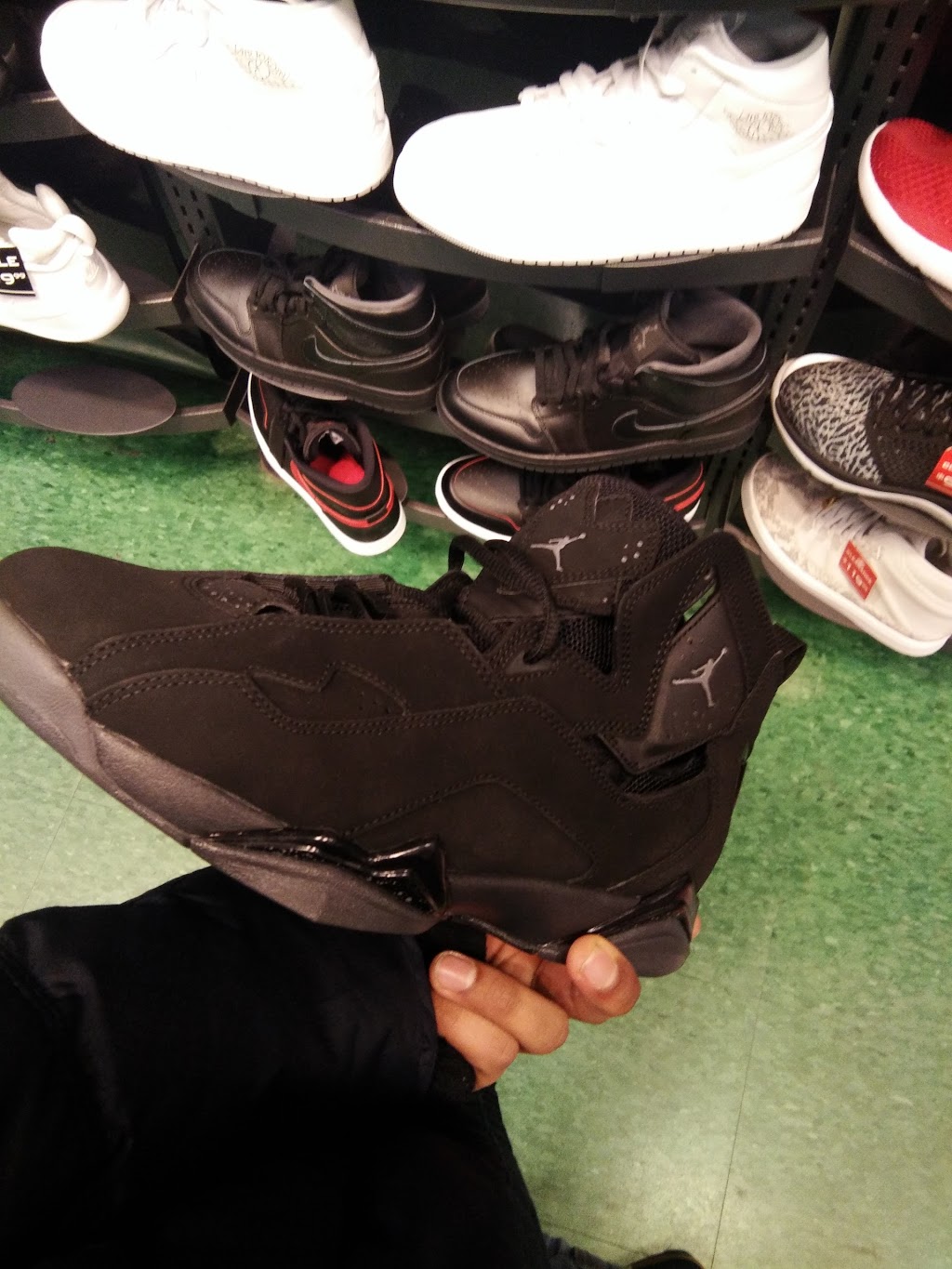 Foot Locker | 499 Main St S Suite 68, Brampton, ON L6Y 1N7, Canada | Phone: (905) 454-2229