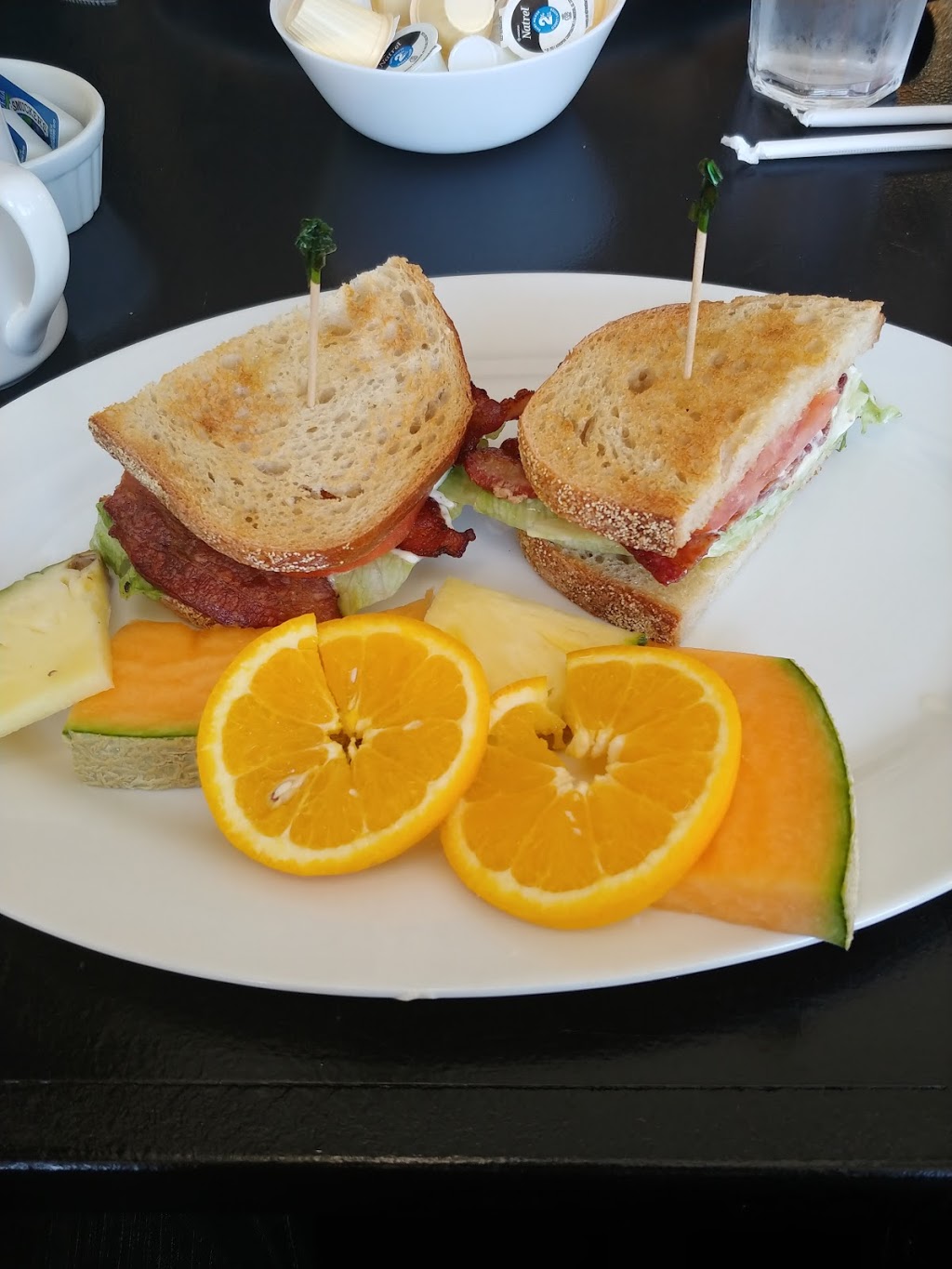 Victoria All Day Grill | 646 Danforth Rd, Scarborough, ON M1K 1G2, Canada | Phone: (416) 266-0101