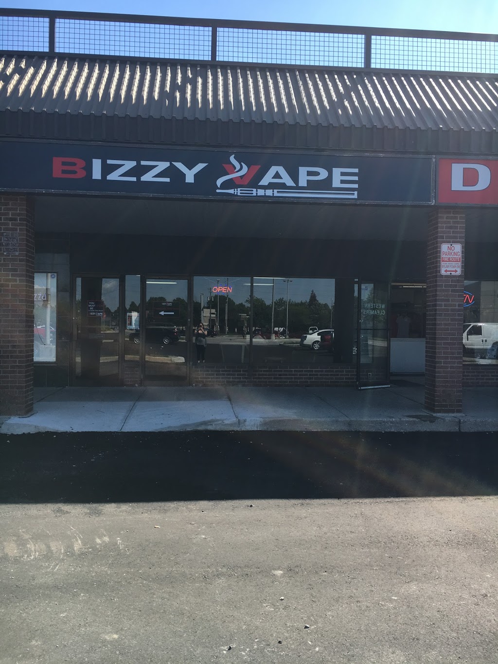 Bizzyvape | 775 Southdale Rd E #12, London, ON N6E 1R9, Canada | Phone: (519) 601-8273