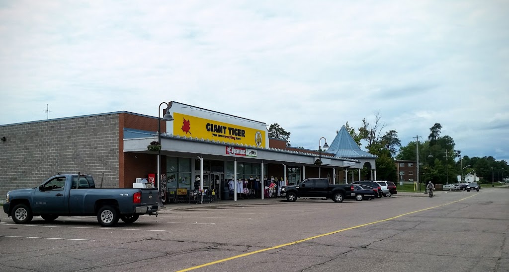 Giant Tiger | 32 Ridge Rd, Deep River, ON K0J 1P0, Canada | Phone: (613) 584-3048