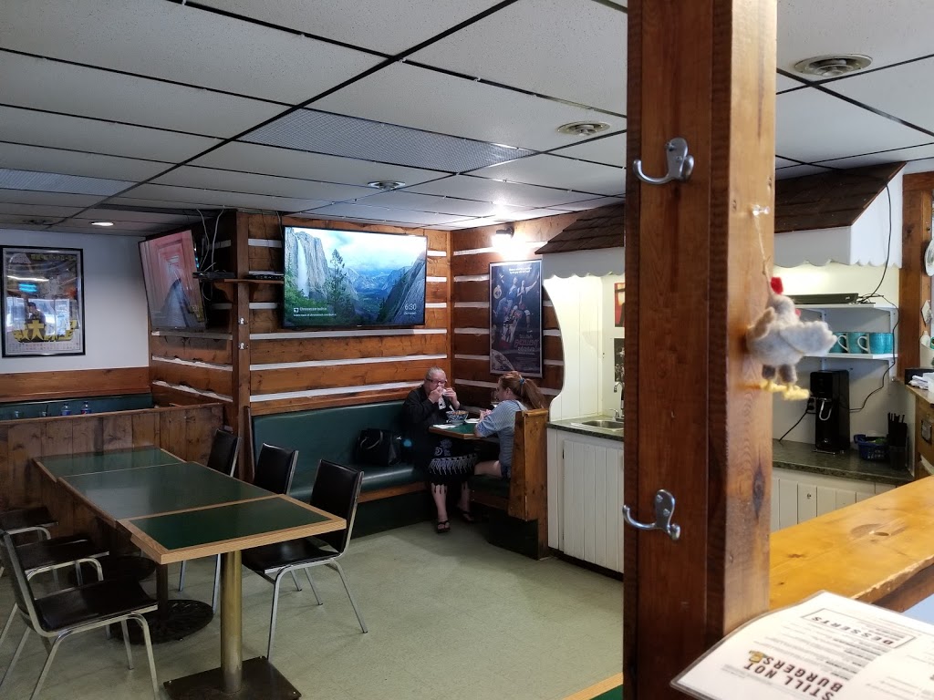 Colins House | 705 Park Ave, Beausejour, MB R0E 0C0, Canada | Phone: (204) 268-9501