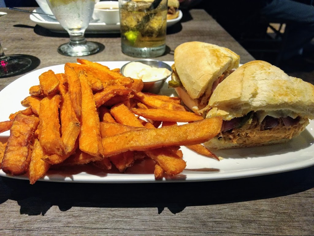 Lake Country Grill | 425 West Street N, Orillia, ON L3V 7R2, Canada | Phone: (705) 329-0303