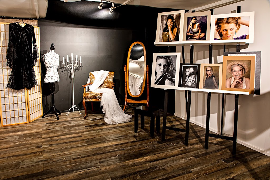 V-Art Portrait | 51038 Yale Rd, Rosedale, BC V0X 1X0, Canada | Phone: (604) 794-7223