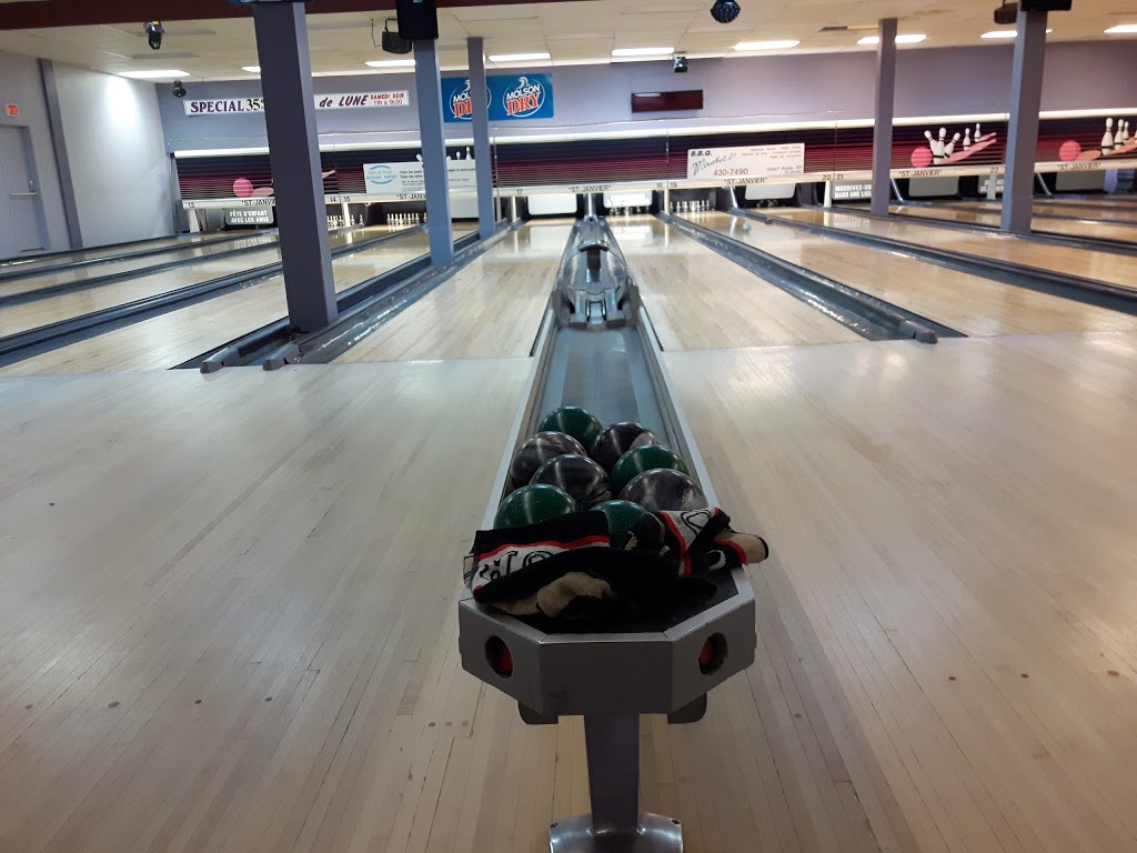 Bowling Hall Of St-Janvier | 13729 Boulevard Curé-Labelle, Mirabel, QC J7J 1L2, Canada | Phone: (450) 435-4523