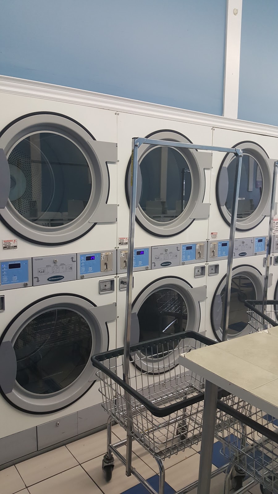 Elite Coin Laundry | 1028 Burnhamthorpe Rd E, Mississauga, ON L4Y 2X6, Canada | Phone: (647) 444-3091