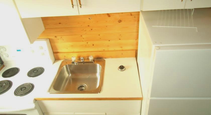 The Dreamland Motel | 1035 Athabasca St E, Moose Jaw, SK S6H 0N1, Canada | Phone: (306) 692-1878