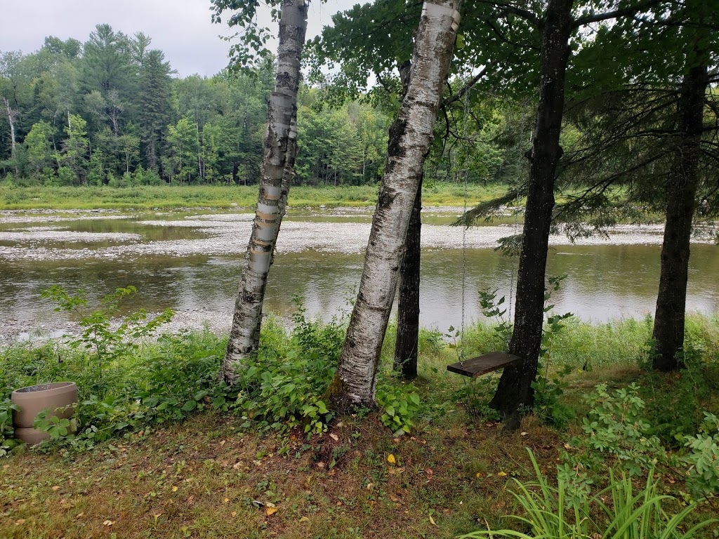 chalet de la rivière | 300 Chemin du Domaine, Saint-Ludger, QC G0M 1W0, Canada | Phone: (418) 209-7321