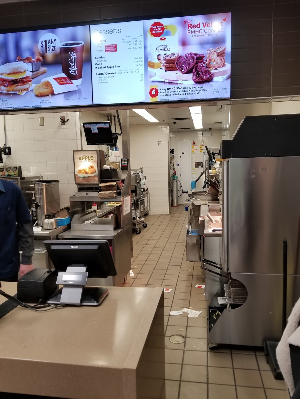 McDonalds | 17940 Yonge St, Newmarket, ON L3Y 8S4, Canada | Phone: (905) 895-0845