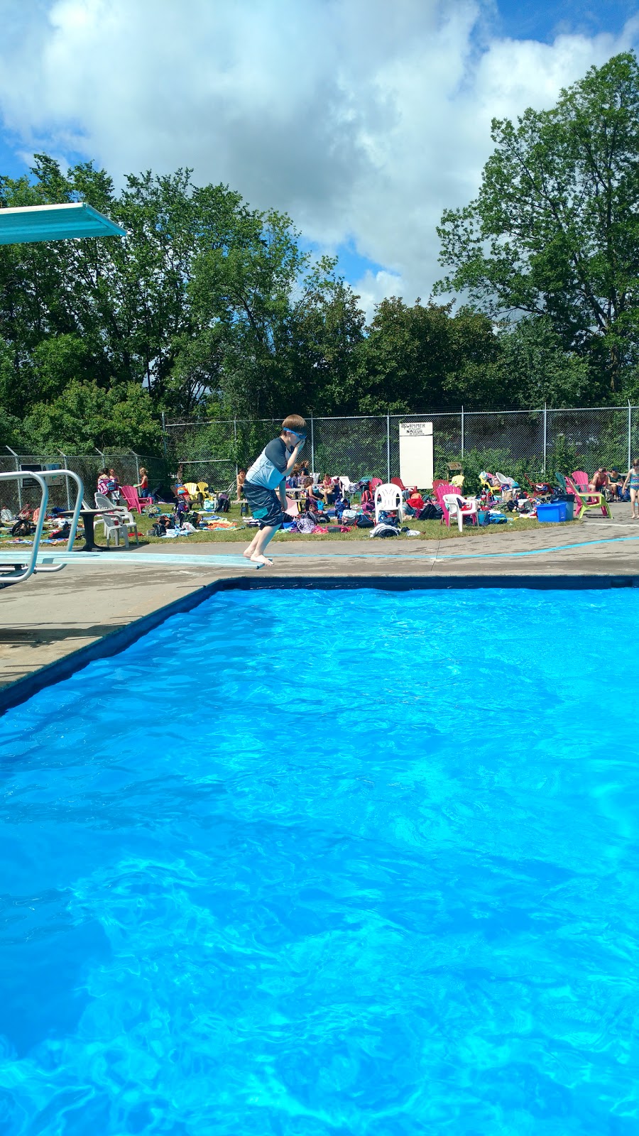 Beacon Hill Pool | 110 Rue Harwood Gate, Beaconsfield, QC H9W 3A3, Canada | Phone: (514) 697-3461