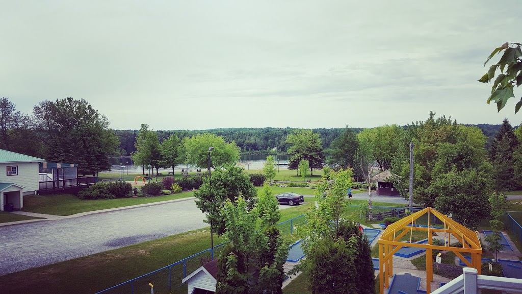Casse-croute du Lac | 215 1re Avenue, Lac-Etchemin, QC G0R 1S0, Canada | Phone: (418) 625-3362