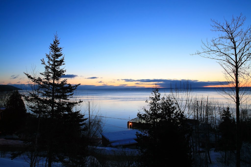 Auberge des Eaux Vives | 39 Rue de la Greve, La Malbaie, QC G5A 2R3, Canada | Phone: (418) 665-4808