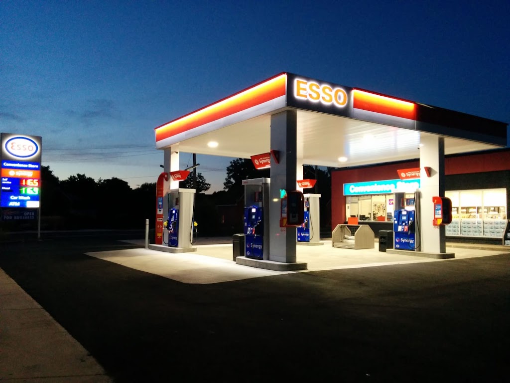 Esso Gas Station | 9 Raglan St S, Renfrew, ON K7V 1P8, Canada | Phone: (613) 433-8998