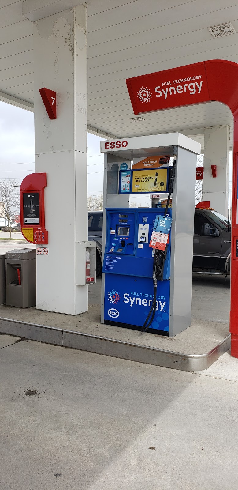 Esso | 435 Woodlawn Rd W, Guelph, ON N1K 1E9, Canada | Phone: (519) 837-9041