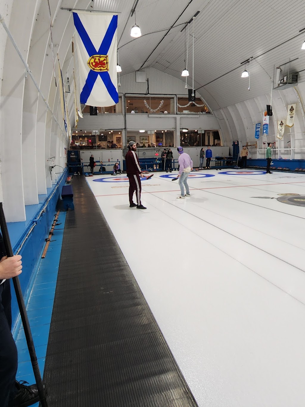 Pointe-Claire Curling Club | 250 Av. Lanthier, Pointe-Claire, QC H9S 4R1, Canada | Phone: (514) 695-4324