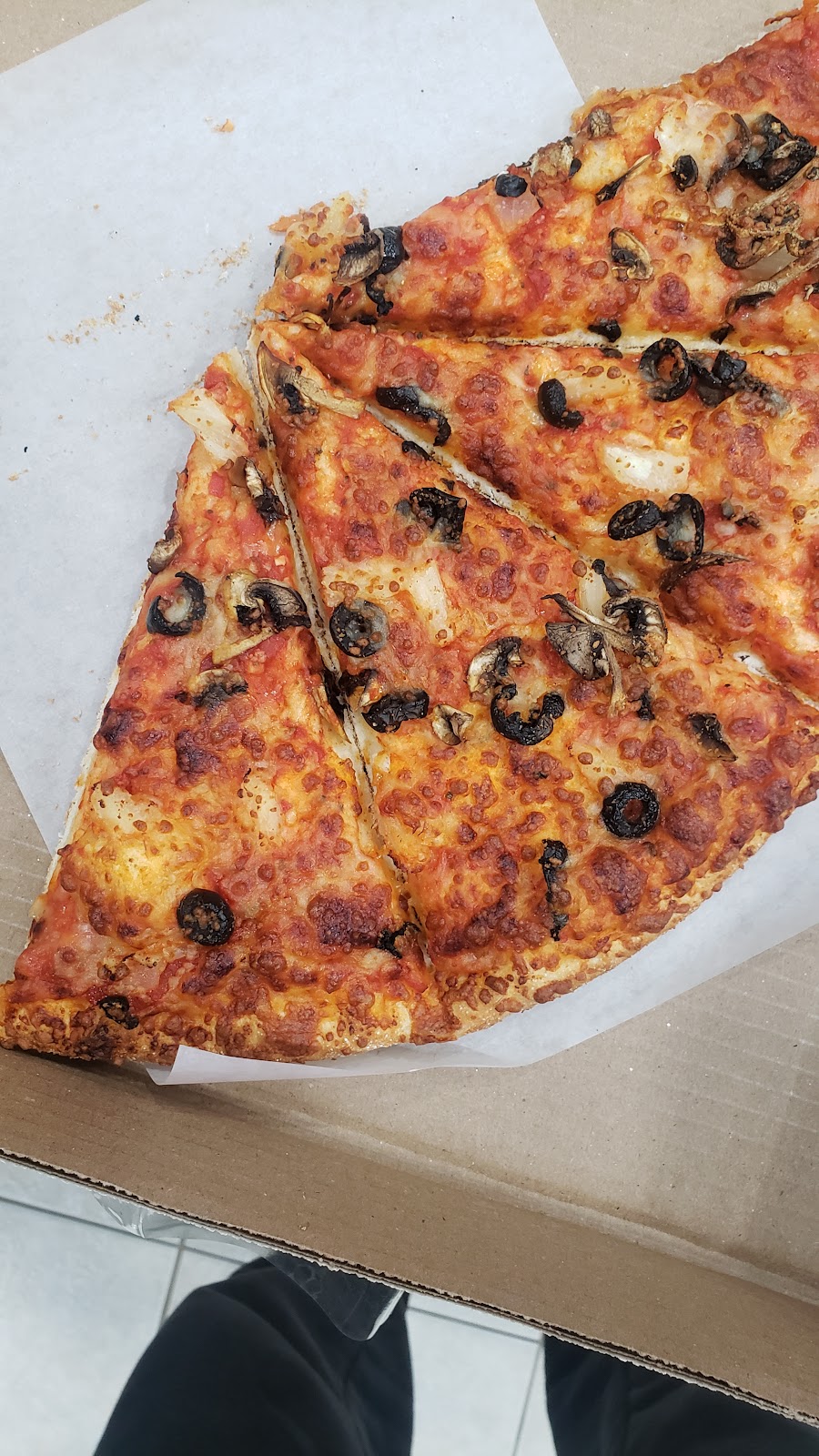 City South Pizza | 225 Castle Oaks Crossing #3, Brampton, ON L6P 3X3, Canada | Phone: (905) 913-4000