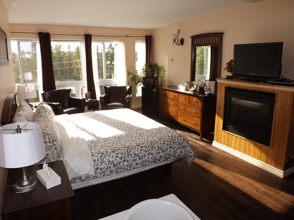 Hôtel Spa Watel | 250 Rue Saint Venant, Sainte-Agathe-des-Monts, QC J8C 2Z7, Canada | Phone: (800) 363-6478