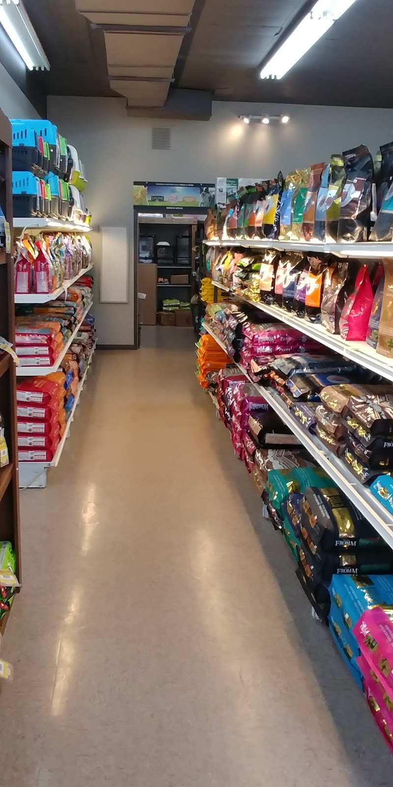 Animalerie Centre Holistique Nutri-Max | 1111 QC-132, Sorel-Tracy, QC J3R 1L7, Canada | Phone: (450) 846-3447