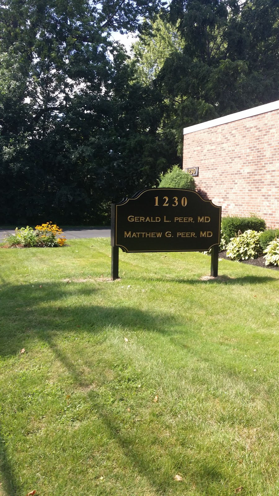 Dr. Gerald L. Peer, MD | 1230 Eggert Rd, Buffalo, NY 14226, USA | Phone: (716) 838-0640