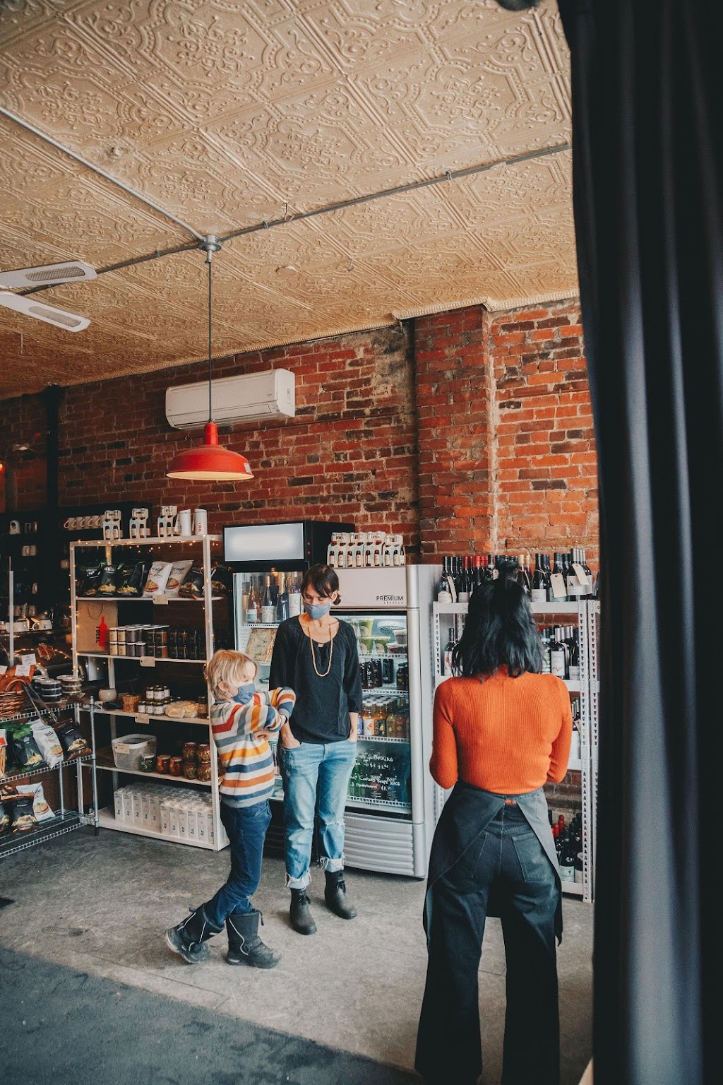 I DEAL coffee & wine bar | 221 Sorauren Ave, Toronto, ON M6R 2G1, Canada | Phone: (416) 364-7700