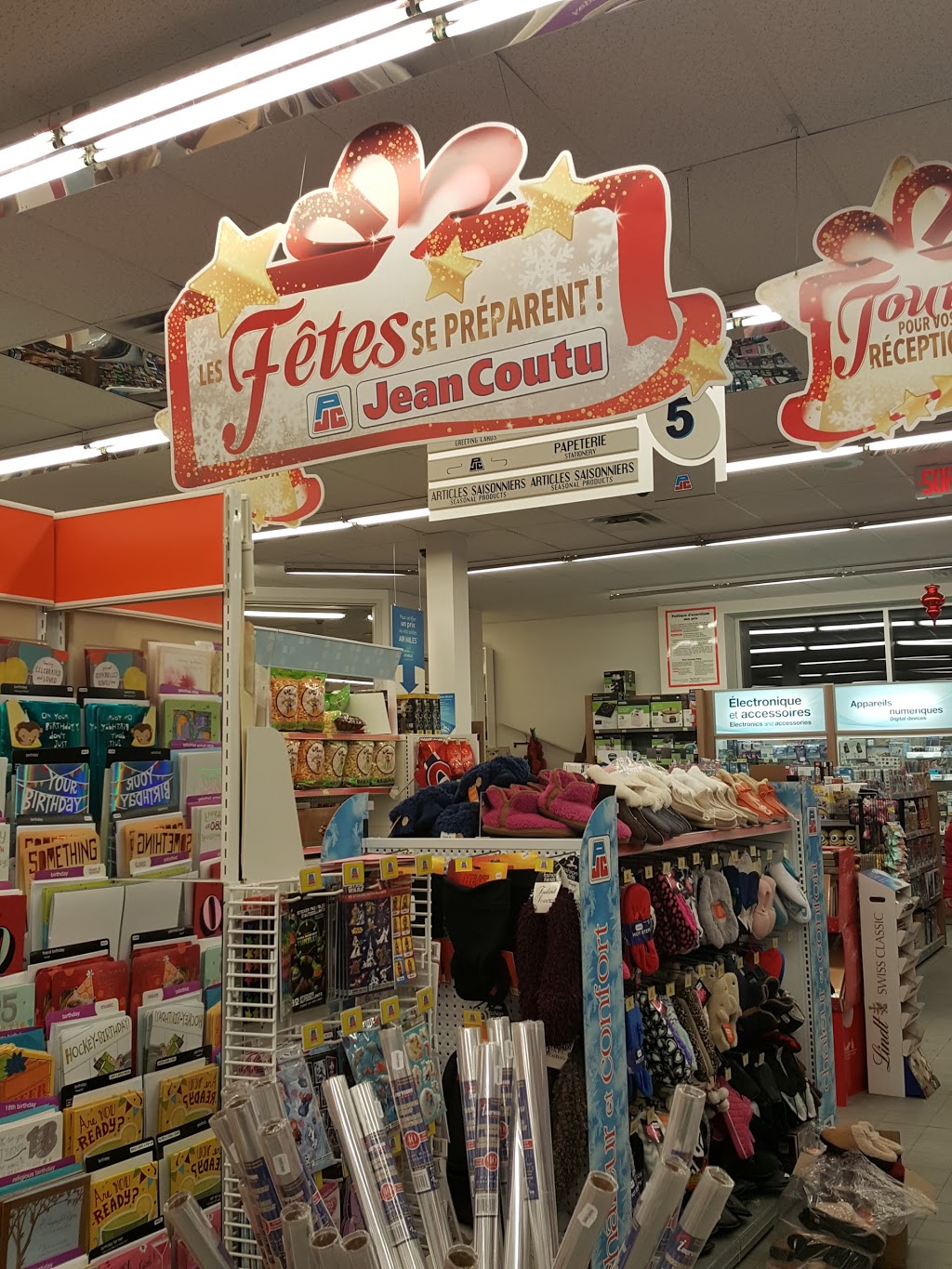 PJC Jean Coutu | 802 Boulevard Décarie, Saint-Laurent, QC H4L 3L9, Canada | Phone: (514) 747-3521