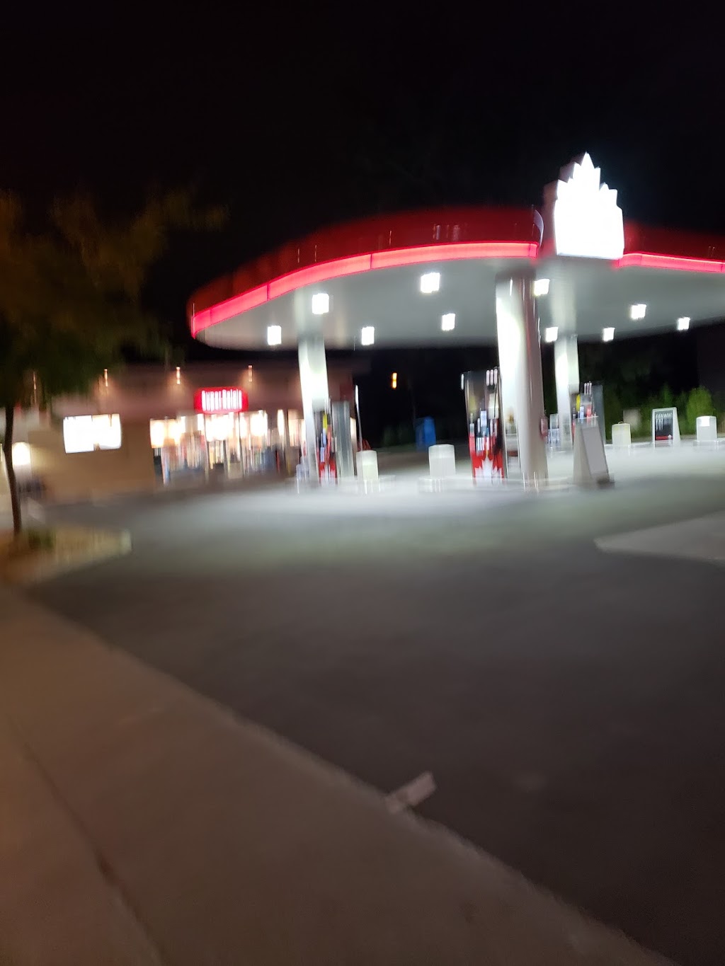 ESSO COUCHE-TARD | 145 Rue Principale E, Sainte-Agathe-des-Monts, QC J8C 1K2, Canada | Phone: (819) 326-1015