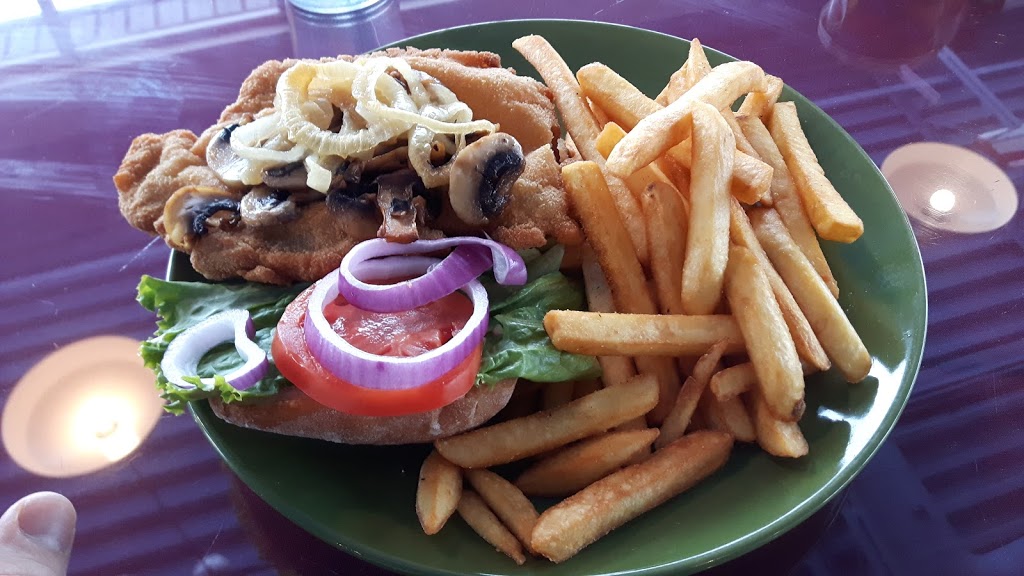 Runways Cafe | 4881 Fountain St N, Breslau, ON N0B 1M0, Canada | Phone: (519) 648-2211