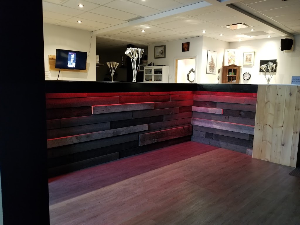 La Roue Noire | 438 Boulevard Jacques Cartier #103, Shannon, QC G3S 1N5, Canada | Phone: (418) 844-9944