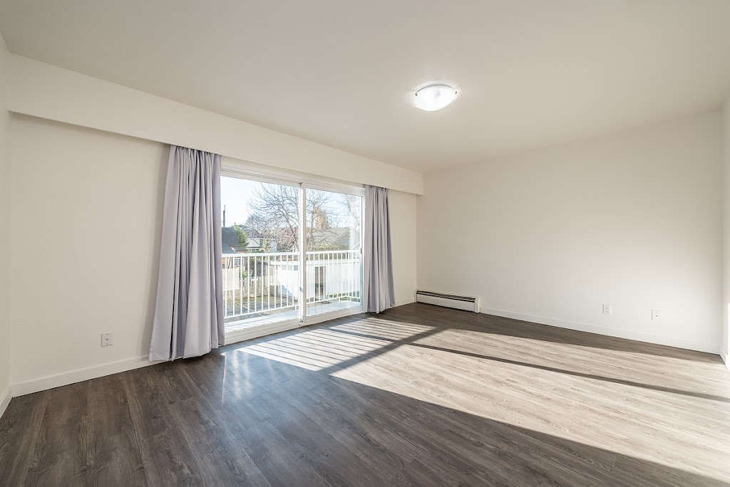 Albion Court Apartments | 45 Boyd St, Victoria, BC V8V 2C9, Canada | Phone: (250) 595-7000